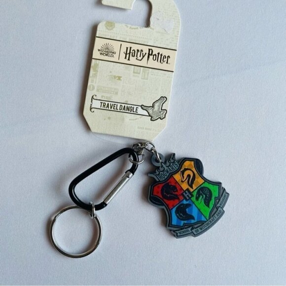 Lot of NWT Harry Potter Keychain Hogwarts Houses + Hogwarts T-Shirt (Size XS) - Picture 15 of 16